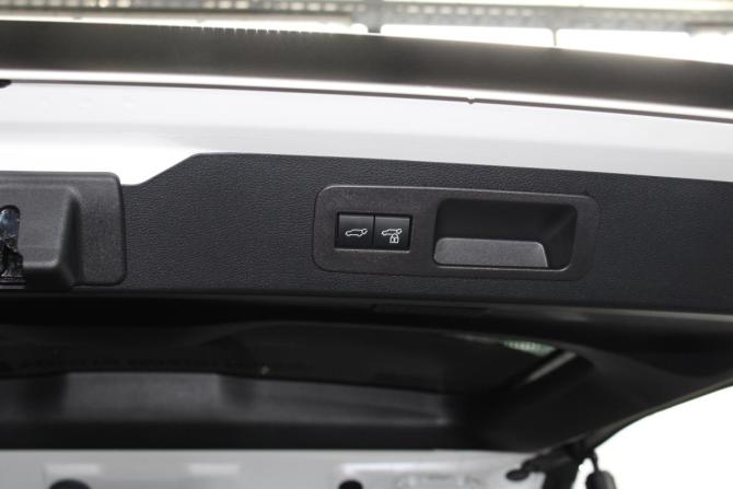 Toyota Land Cruiser 300 Series с пробегом 2023 года, цена 11 900 000 рублей, 6204 км, внедорожник, Автокод Объявления