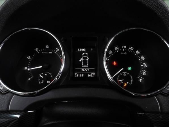 Skoda Yeti I Рестайлинг с пробегом 2017 года, цена 1 319 000 рублей, 211741 км, внедорожник, Автокод Объявления