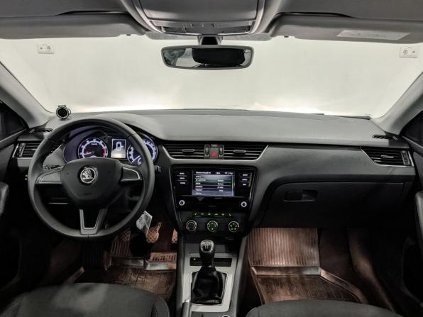 Skoda Octavia III (A7) Рестайлинг с пробегом 2019 года, цена 1 415 000 рублей, 119106 км, лифтбек, Автокод Объявления
