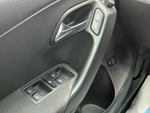 Volkswagen Polo V Рестайлинг с пробегом 2018 года, цена 1 098 000 рублей, 137000 км, седан, Автокод Объявления