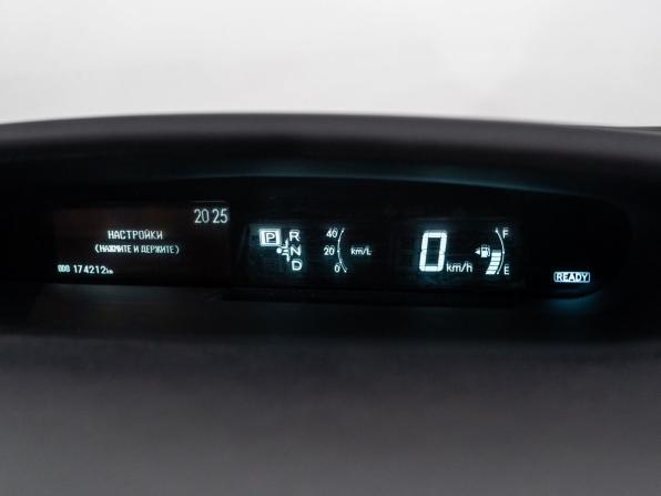 Toyota Prius III (XW30) с пробегом 2010 года, цена 1 080 500 рублей, 174212 км, лифтбек, Автокод Объявления