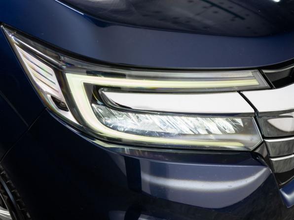 Honda Stepwgn V Рестайлинг с пробегом 2018 года, цена 2 320 000 рублей, 89436 км, минивэн, Автокод Объявления