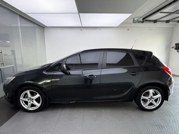 Opel Astra J Рестайлинг с пробегом 2012 года, цена 599 000 рублей, 204257 км, хэтчбек, Автокод Объявления