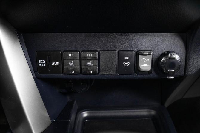 Toyota RAV4 IV (XA40) Рестайлинг с пробегом 2017 года, цена 2 159 000 рублей, 210000 км, внедорожник, Автокод Объявления