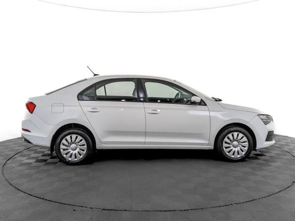 Skoda Rapid II с пробегом 2021 года, цена 1 355 000 рублей, 131058 км, лифтбек, Автокод Объявления
