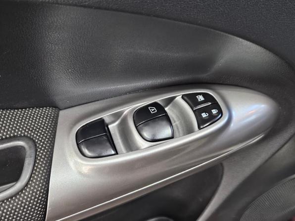 Nissan Juke I с пробегом 2014 года, цена 990 000 рублей, 143516 км, внедорожник, Автокод Объявления