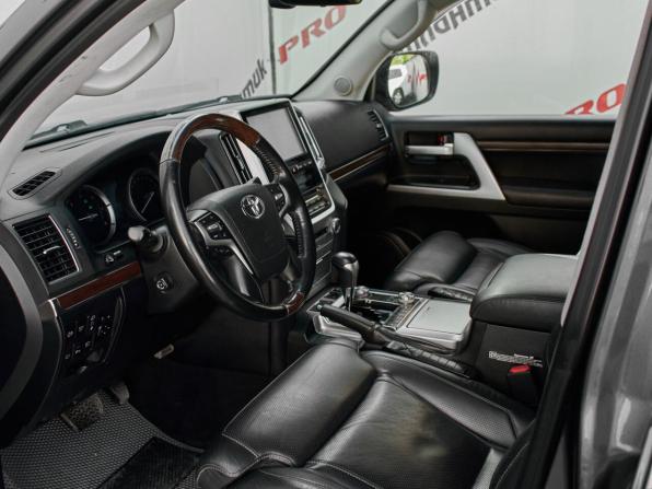 Toyota Land Cruiser 200 Series Рестайлинг 2 с пробегом 2019 года, цена 7 000 000 рублей, 86824 км, внедорожник, Автокод Объявления