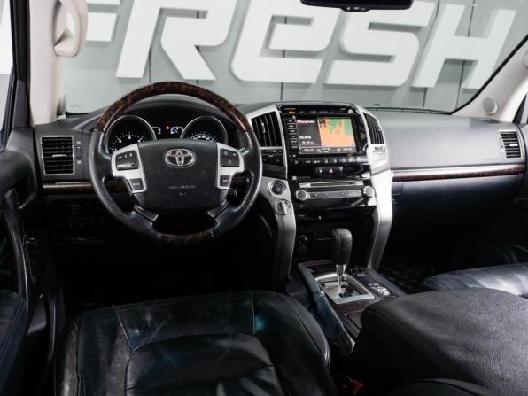 Toyota Land Cruiser 200 Series Рестайлинг 1 с пробегом 2012 года, цена 2 949 000 рублей, 385145 км, внедорожник, Автокод Объявления
