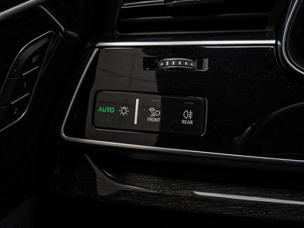 Audi Q8 I (4M) с пробегом 2019 года, цена 5 570 000 рублей, 144959 км, внедорожник, Автокод Объявления