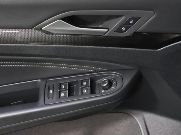 Volkswagen Golf VIII с пробегом 2021 года, цена 3 050 000 рублей, 45933 км, хэтчбек, Автокод Объявления