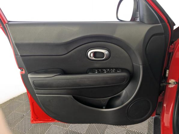 Kia Soul II Рестайлинг с пробегом 2017 года, цена 1 200 000 рублей, 199220 км, хэтчбек, Автокод Объявления