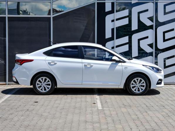 Hyundai Solaris II с пробегом 2019 года, цена 1 315 000 рублей, 170210 км, седан, Автокод Объявления