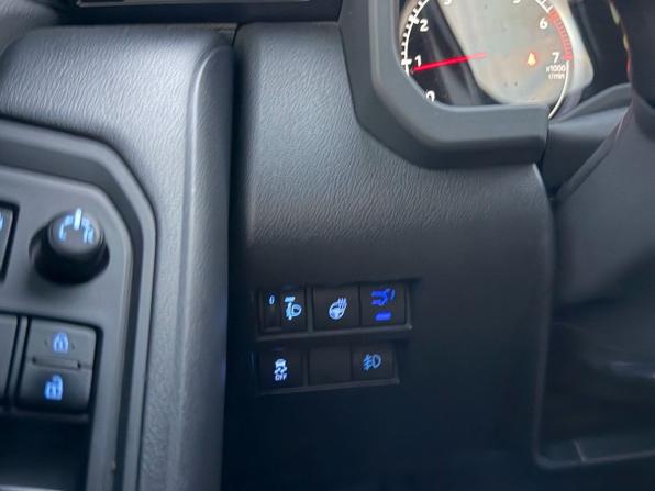 Toyota Land Cruiser 300 Series с пробегом 2022 года, цена 8 990 000 рублей, 49899 км, внедорожник, Автокод Объявления