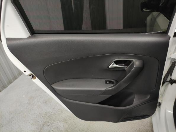 Volkswagen Polo V с пробегом 2015 года, цена 542 000 рублей, 208000 км, седан, Автокод Объявления