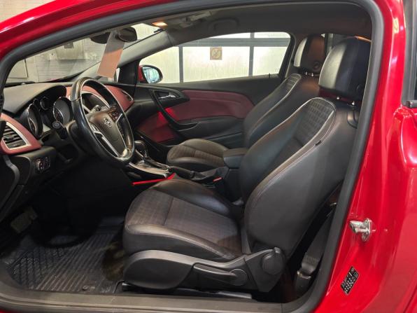Opel Astra J Рестайлинг с пробегом 2014 года, цена 879 000 рублей, 161000 км, хэтчбек, Автокод Объявления