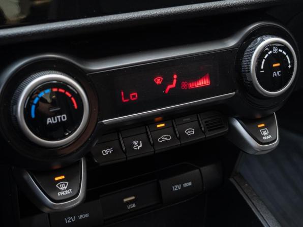 Kia Rio IV Рестайлинг с пробегом 2020 года, цена 1 690 000 рублей, 103864 км, седан, Автокод Объявления