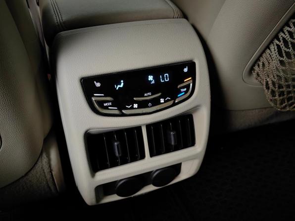 Cadillac SRX II Рестайлинг с пробегом 2013 года, цена 1 175 000 рублей, 160562 км, внедорожник, Автокод Объявления