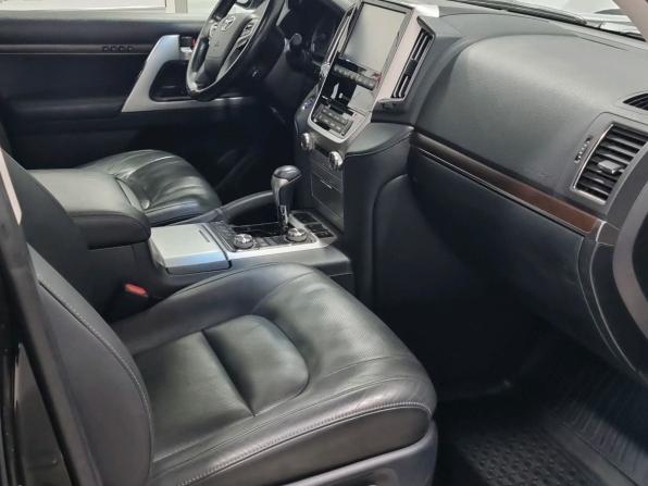 Toyota Land Cruiser 200 Series Рестайлинг 2 с пробегом 2019 года, цена 6 500 000 рублей, 147034 км, внедорожник, Автокод Объявления