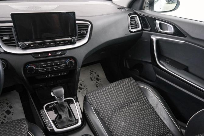Kia Ceed III Рестайлинг с пробегом 2022 года, цена 2 249 000 рублей, 43100 км, хэтчбек, Автокод Объявления