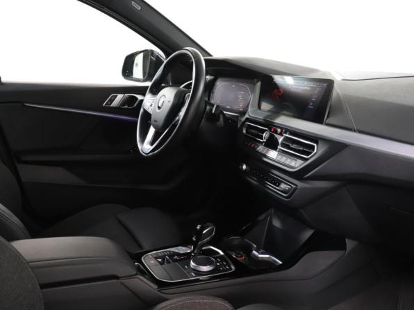 BMW 1 серии III (F40) с пробегом 2021 года, цена 3 045 000 рублей, 28382 км, хэтчбек, Автокод Объявления
