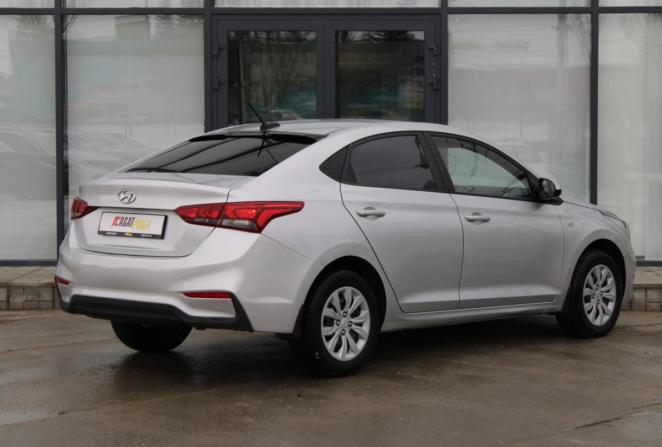 Hyundai Solaris II с пробегом 2018 года, цена 1 035 000 рублей, 138455 км, седан, Автокод Объявления