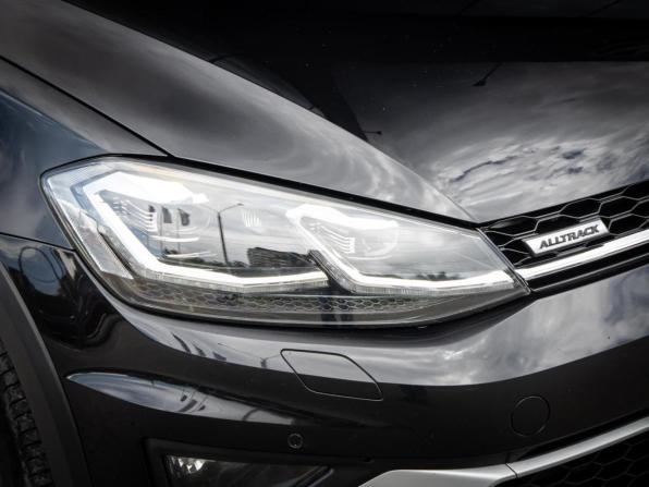 Volkswagen Golf VII Рестайлинг с пробегом 2020 года, цена 2 549 000 рублей, 215221 км, универсал, Автокод Объявления