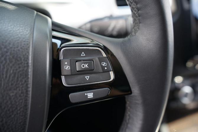 Volkswagen Touareg II Рестайлинг с пробегом 2015 года, цена 2 890 000 рублей, 239463 км, внедорожник, Автокод Объявления