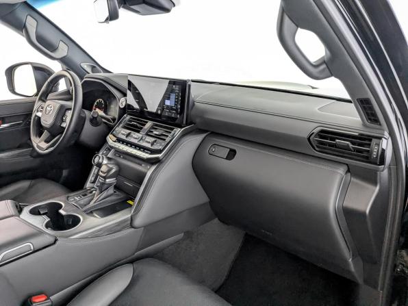 Toyota Land Cruiser 300 Series с пробегом 2024 года, цена 12 225 000 рублей, 35000 км, внедорожник, Автокод Объявления