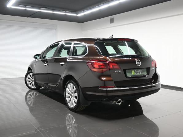 Opel Astra J Рестайлинг с пробегом 2013 года, цена 995 000 рублей, 121950 км, универсал, Автокод Объявления