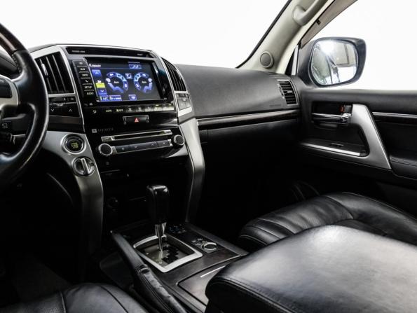 Toyota Land Cruiser 200 Series Рестайлинг 1 с пробегом 2012 года, цена 3 499 000 рублей, 258276 км, внедорожник, Автокод Объявления