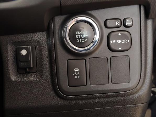 Toyota Wish II Рестайлинг с пробегом 2012 года, цена 1 280 000 рублей, 160000 км, минивэн, Автокод Объявления