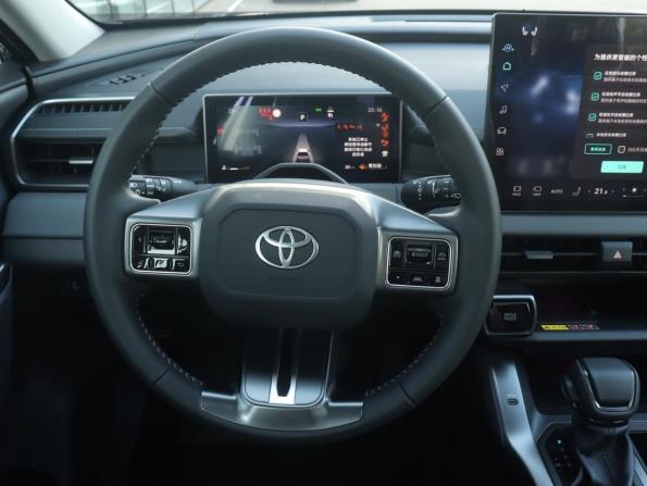 Toyota RAV4 VI (XA60) с пробегом 2026 года, цена 4 220 000 рублей, 10 км, внедорожник, Автокод Объявления