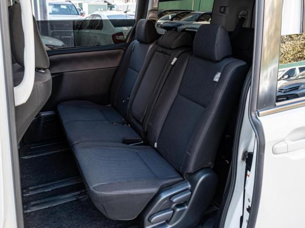Toyota Noah III (R80) с пробегом 2015 года, цена 1 745 000 рублей, 199448 км, минивэн, Автокод Объявления