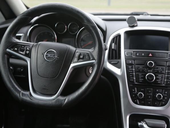 Opel Astra J Рестайлинг с пробегом 2013 года, цена 675 000 рублей, 185000 км, хэтчбек, Автокод Объявления