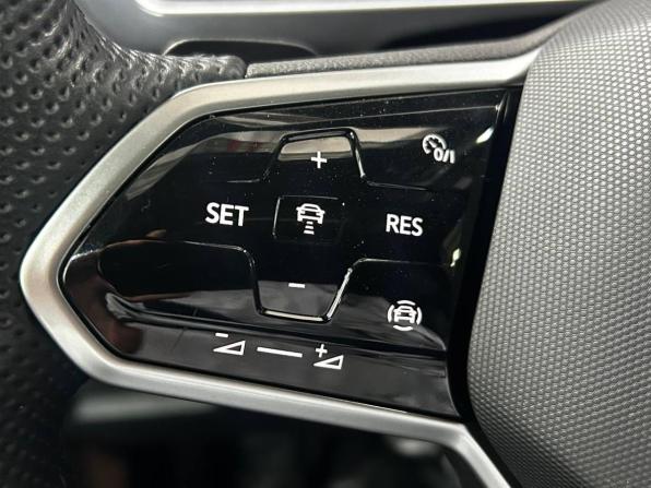 Volkswagen Tiguan II Рестайлинг с пробегом 2021 года, цена 4 495 000 рублей, 36976 км, внедорожник, Автокод Объявления