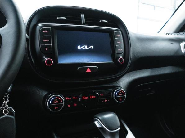 Kia Soul III Рестайлинг с пробегом 2022 года, цена 1 799 000 рублей, 99356 км, хэтчбек, Автокод Объявления