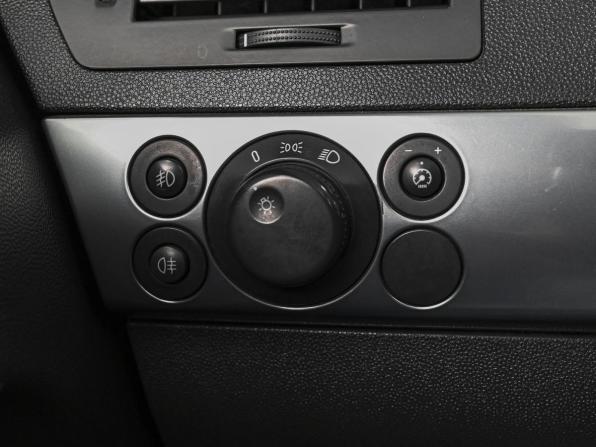 Opel Astra H Рестайлинг с пробегом 2010 года, цена 650 000 рублей, 184699 км, хэтчбек, Автокод Объявления