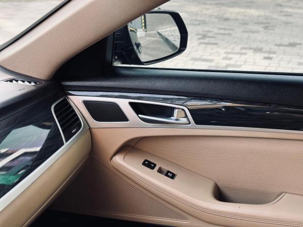 Hyundai Genesis II с пробегом 2014 года, цена 1 750 000 рублей, 269186 км, седан, Автокод Объявления