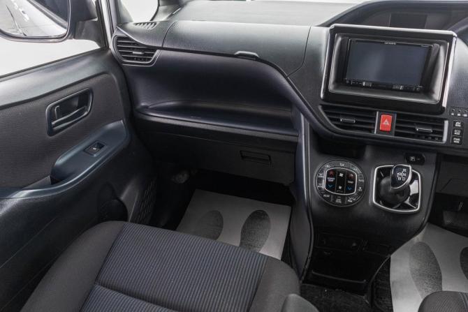 Toyota Noah III (R80) с пробегом 2015 года, цена 1 899 000 рублей, 126000 км, минивэн, Автокод Объявления