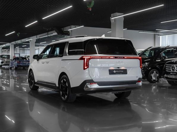 Kia Carnival IV Рестайлинг с пробегом 2025 года, цена 5 600 000 рублей, 9950 км, минивэн, Автокод Объявления