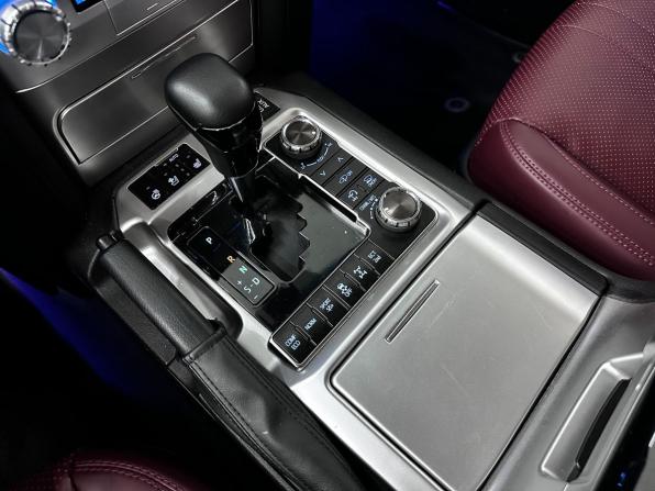 Toyota Land Cruiser 200 Series Рестайлинг 1 с пробегом 2014 года, цена 5 750 000 рублей, 181055 км, внедорожник, Автокод Объявления