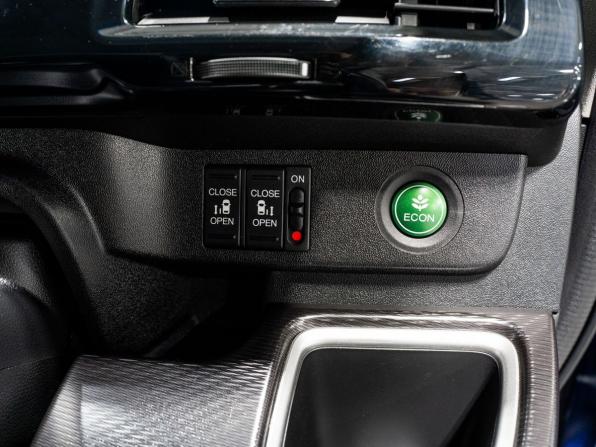 Honda Stepwgn V Рестайлинг с пробегом 2019 года, цена 2 270 000 рублей, 68600 км, минивэн, Автокод Объявления