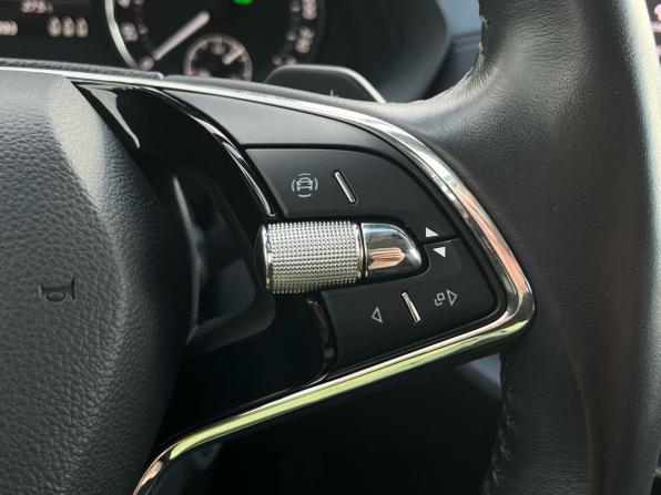 Skoda Octavia IV (A8) с пробегом 2020 года, цена 2 290 000 рублей, 63500 км, лифтбек, Автокод Объявления