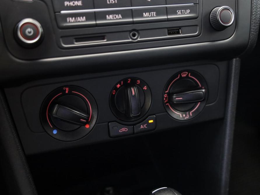 Volkswagen Polo V Рестайлинг Санкт-Петербург  - изображение 15