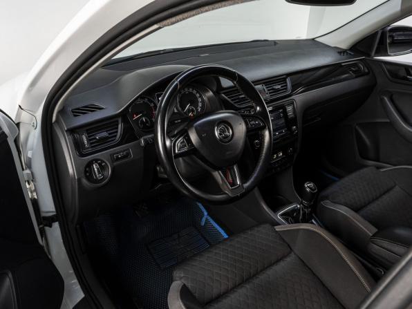 Skoda Rapid I Рестайлинг с пробегом 2018 года, цена 900 000 рублей, 200453 км, лифтбек, Автокод Объявления