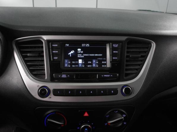 Hyundai Solaris II с пробегом 2018 года, цена 1 077 000 рублей, 176080 км, седан, Автокод Объявления