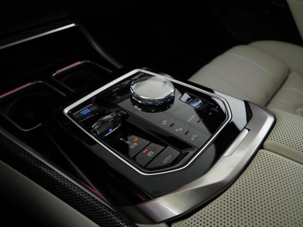 BMW i7 с пробегом 2022 года, цена 12 798 999 рублей, 10503 км, седан, Автокод Объявления