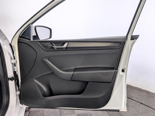 Skoda Rapid II с пробегом 2021 года, цена 1 399 000 рублей, 143273 км, лифтбек, Автокод Объявления
