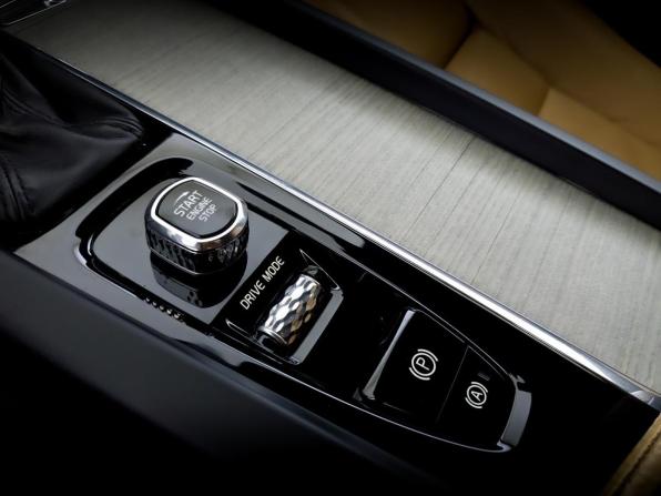 Volvo XC60 II с пробегом 2019 года, цена 3 390 000 рублей, 161048 км, внедорожник, Автокод Объявления