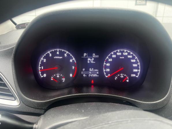 Hyundai Solaris II с пробегом 2018 года, цена 648 000 рублей, 243000 км, седан, Автокод Объявления